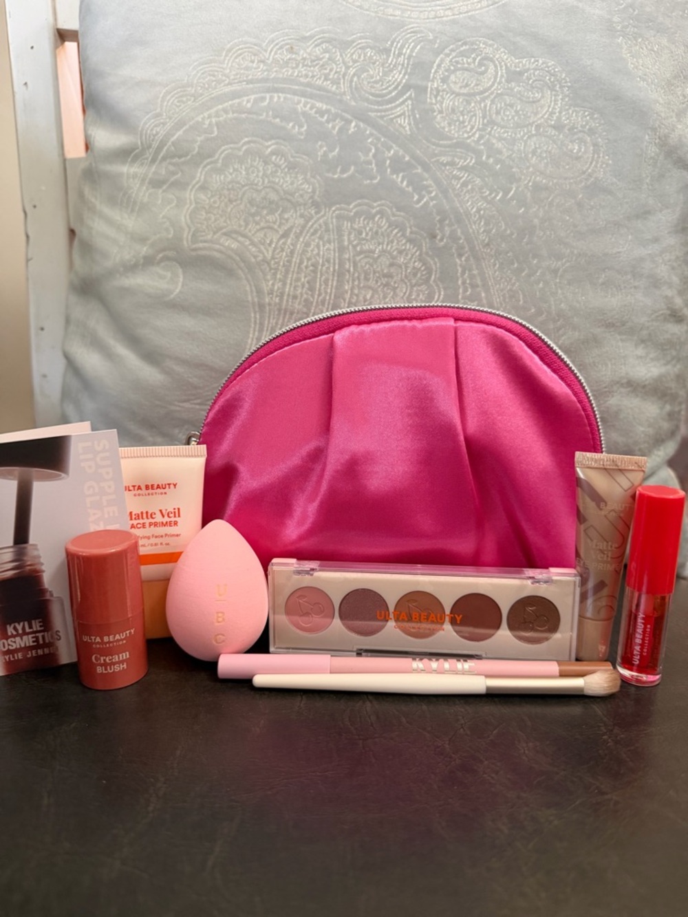 New 10 piece Makeup Set (blush,eyeshadows & primer,Makeup bag &more)